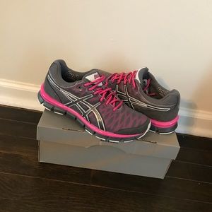 Women’s running shoes
